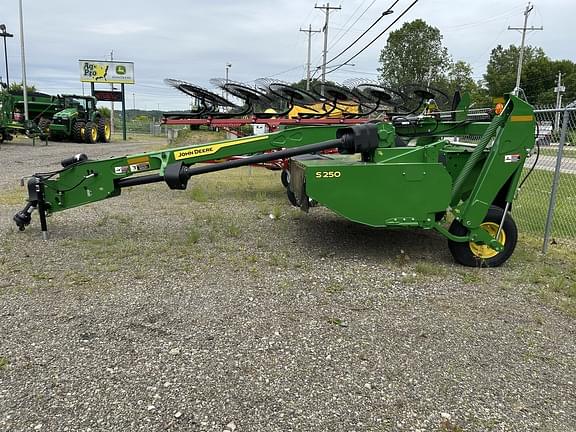 Image of John Deere S250 equipment image 1