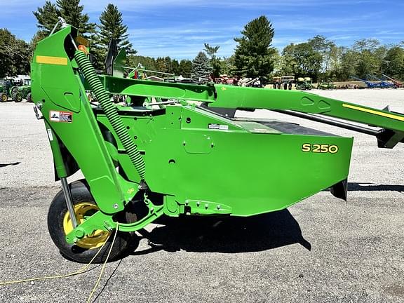 Image of John Deere S250 equipment image 2