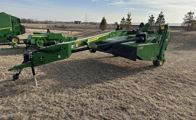 Image of John Deere S300 equipment image 2