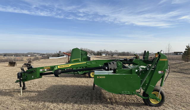 Image of John Deere S300 equipment image 3