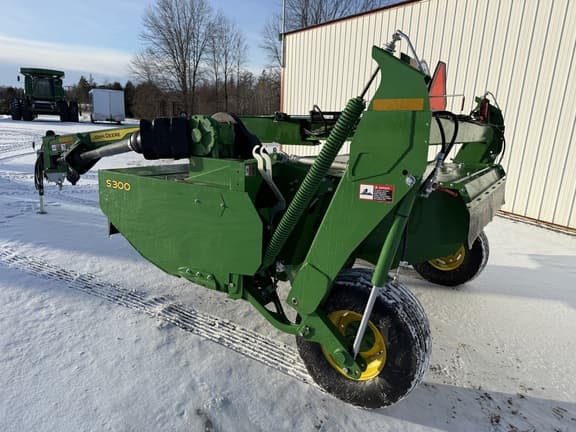 Image of John Deere S300 equipment image 4