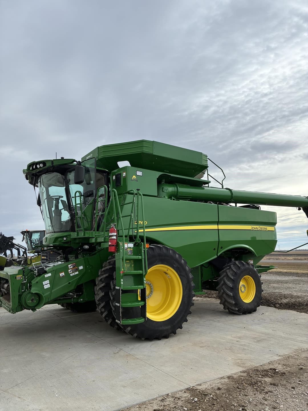 Image of John Deere S760 Primary image
