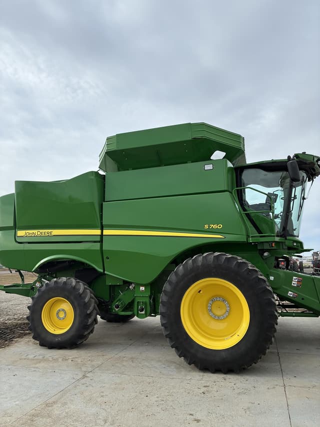 Image of John Deere S760 equipment image 1