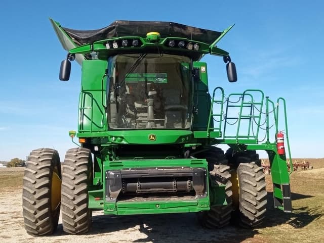 Image of John Deere S760 equipment image 1