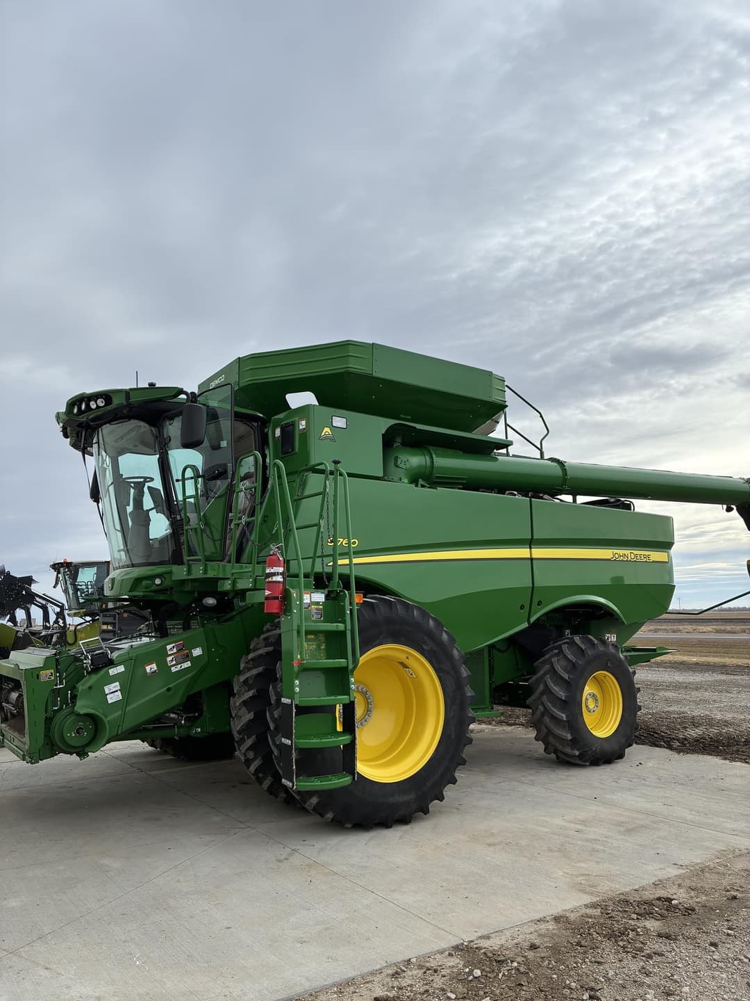 Image of John Deere S760 Primary image