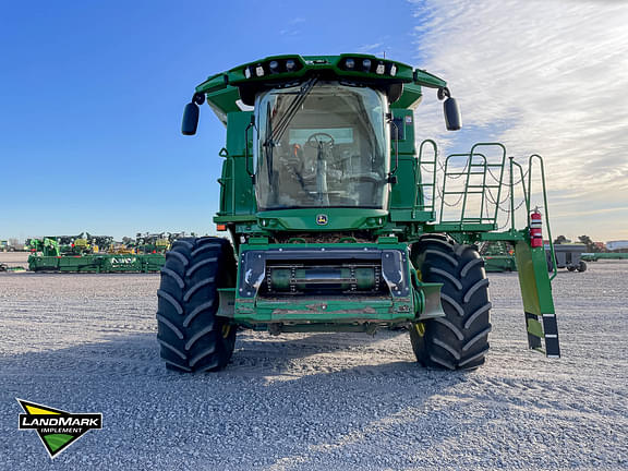 Image of John Deere S760 equipment image 1