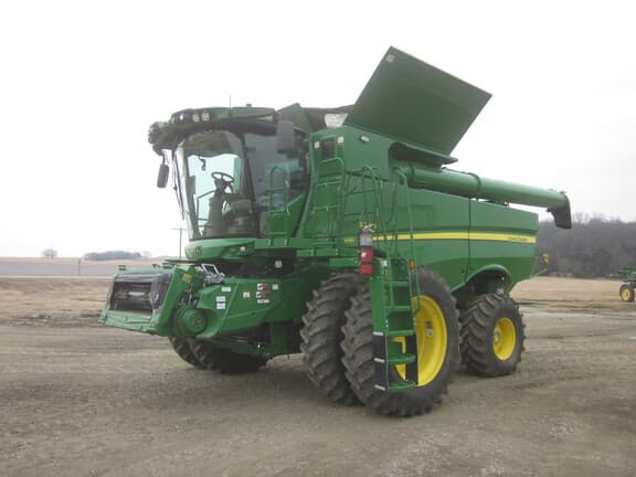 Image of John Deere S760 equipment image 1