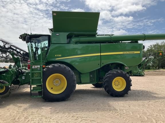 Image of John Deere S770 equipment image 2