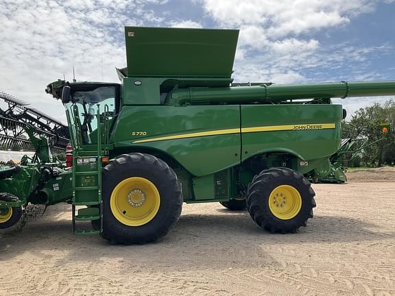 Image of John Deere S770 equipment image 2