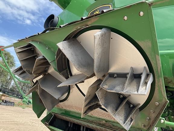 Image of John Deere S770 equipment image 4
