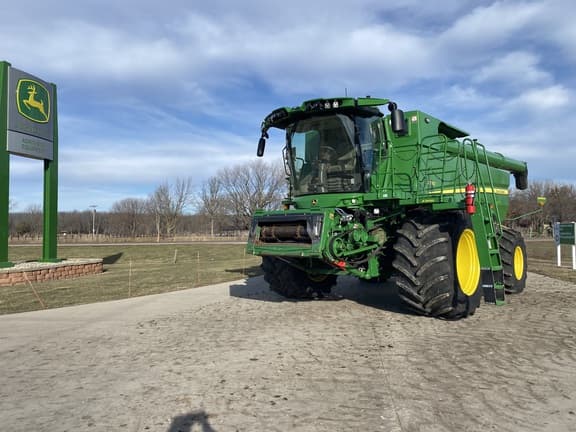 Image of John Deere S770 equipment image 1