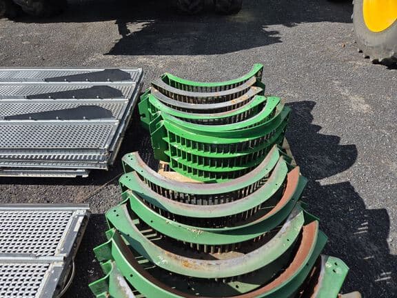 Image of John Deere S770 equipment image 3