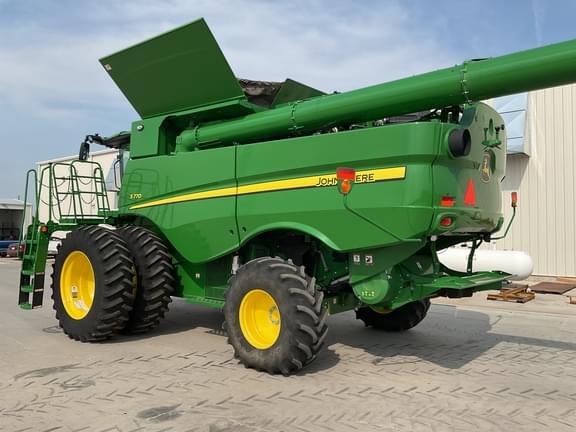 Image of John Deere S770 equipment image 2