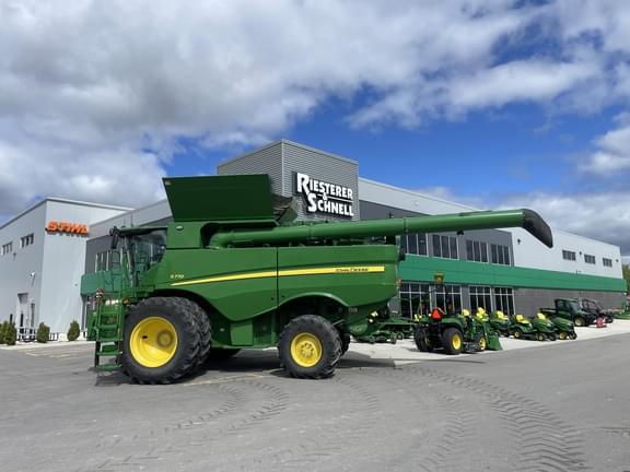 Image of John Deere S770 equipment image 1
