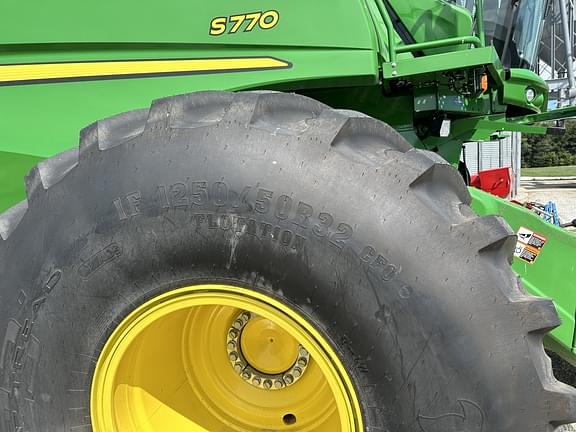 Image of John Deere S770 equipment image 2