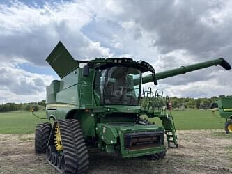 Image of John Deere S770 equipment image 2