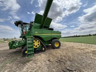Image of John Deere S770 equipment image 4