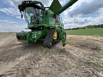 Image of John Deere S770 equipment image 1