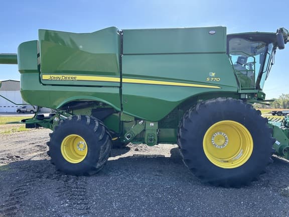 Image of John Deere S770 equipment image 4