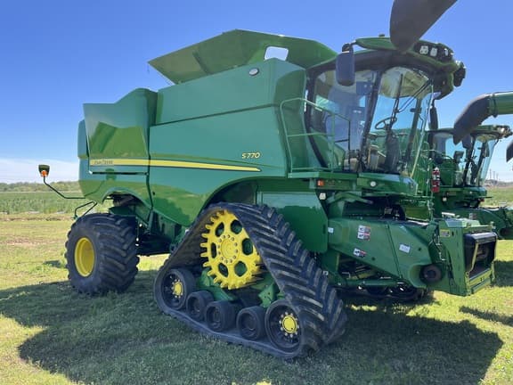 Image of John Deere S770 equipment image 1