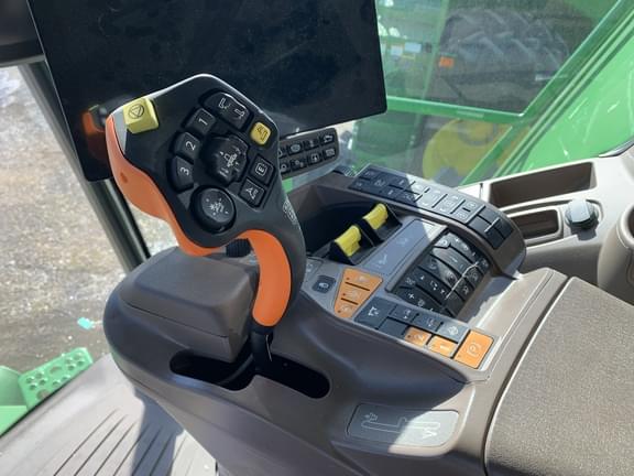 Image of John Deere S770 equipment image 3