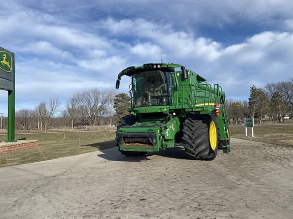 Image of John Deere S770 equipment image 1