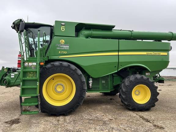 Image of John Deere S770 equipment image 1