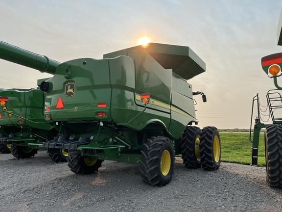 Image of John Deere S770 equipment image 2