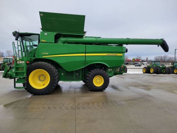 Image of John Deere S770 equipment image 1