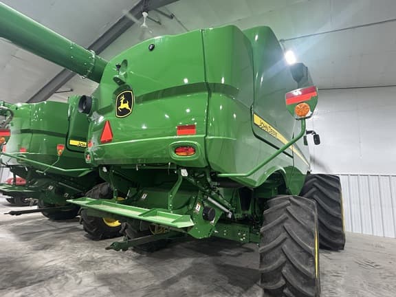 Image of John Deere S770 equipment image 2