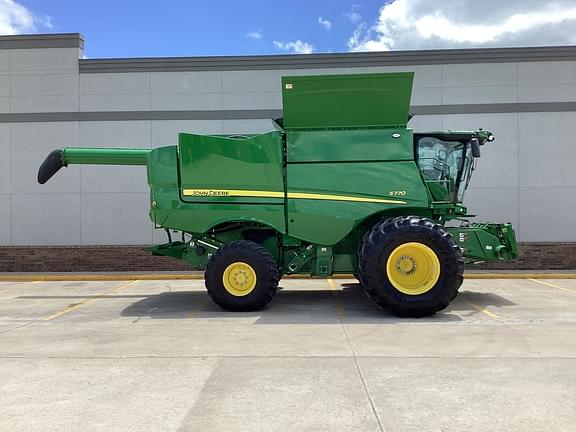 Image of John Deere S770 equipment image 1