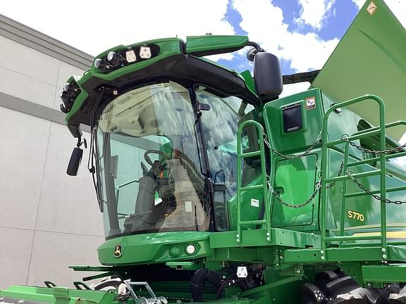 Image of John Deere S770 equipment image 4