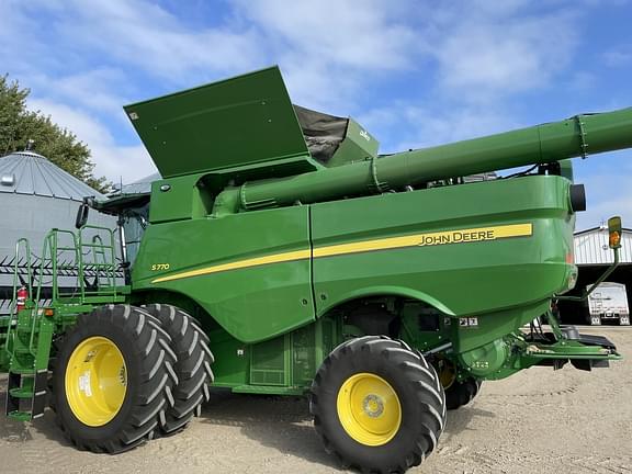 Image of John Deere S770 equipment image 2