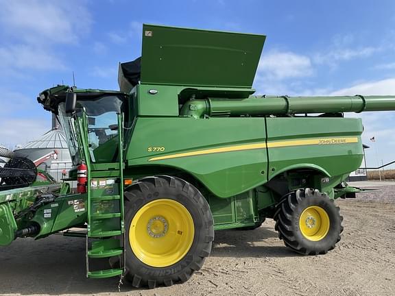 Image of John Deere S770 equipment image 4