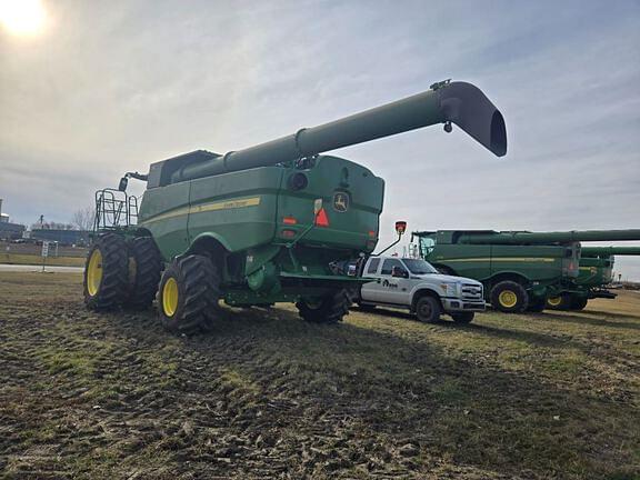 Image of John Deere S770 equipment image 1