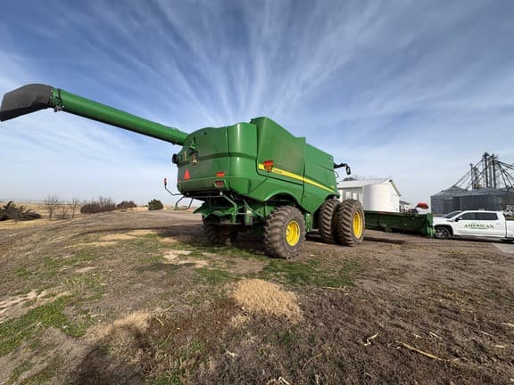 Image of John Deere S770 equipment image 2