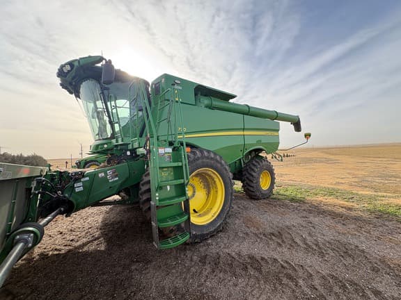 Image of John Deere S770 equipment image 1