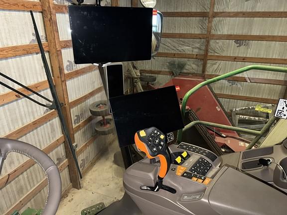 Image of John Deere S770 equipment image 2