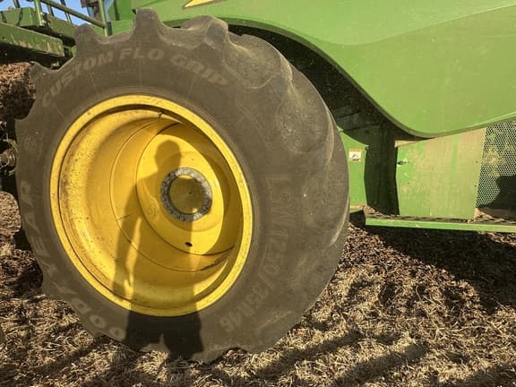 Image of John Deere S770 equipment image 1