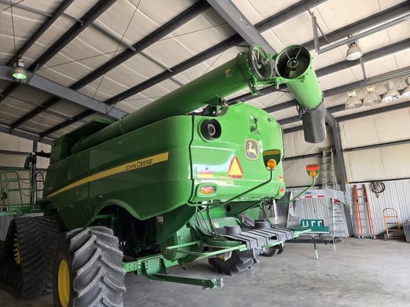 Image of John Deere S770 equipment image 2