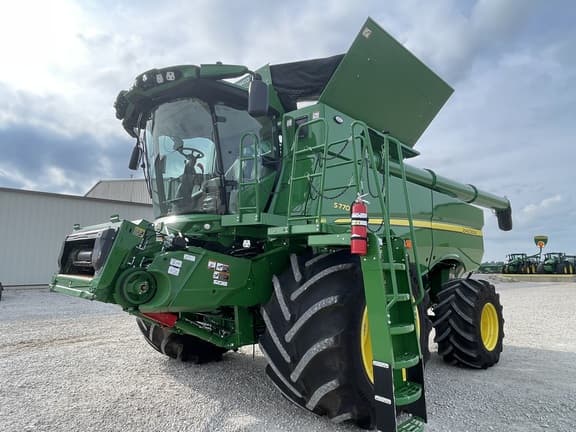 Image of John Deere S770 equipment image 2