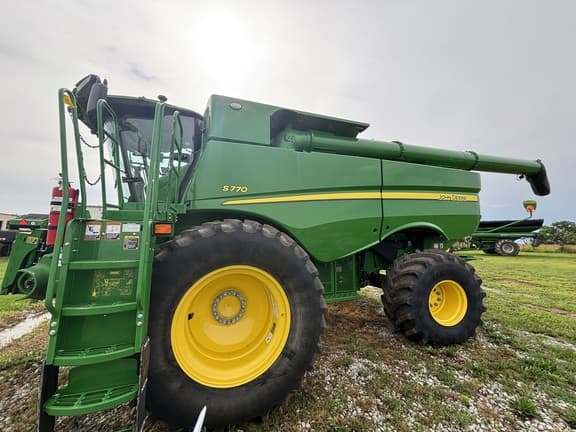 Image of John Deere S770 equipment image 1