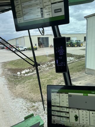 Image of John Deere S770 equipment image 2