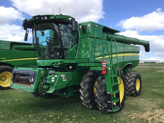 Image of John Deere S770 equipment image 1
