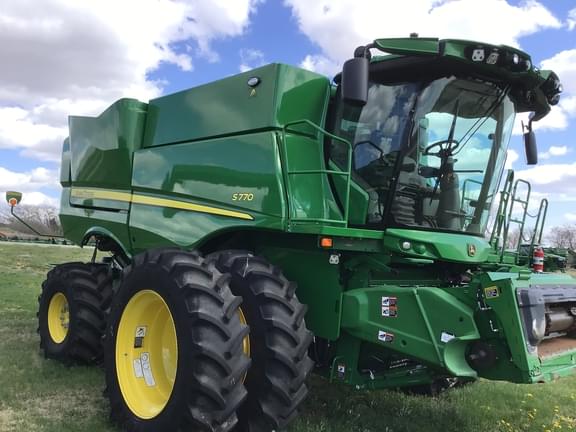 Image of John Deere S770 equipment image 1
