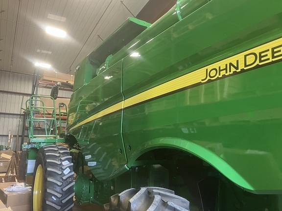 Image of John Deere S770 equipment image 2