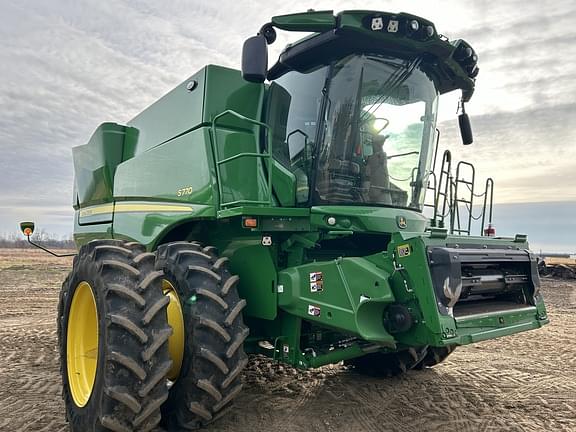 Image of John Deere S770 equipment image 1