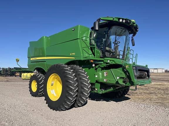 Image of John Deere S770 equipment image 2