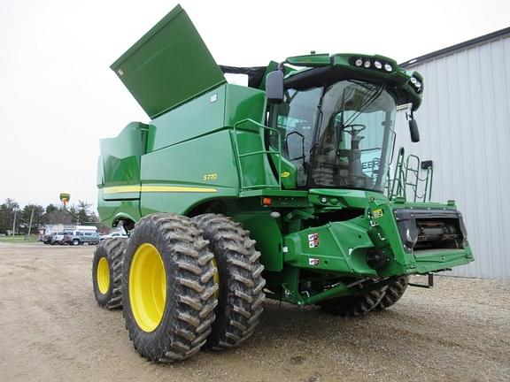 Image of John Deere S770 equipment image 1