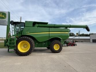 Image of John Deere S770 Primary image